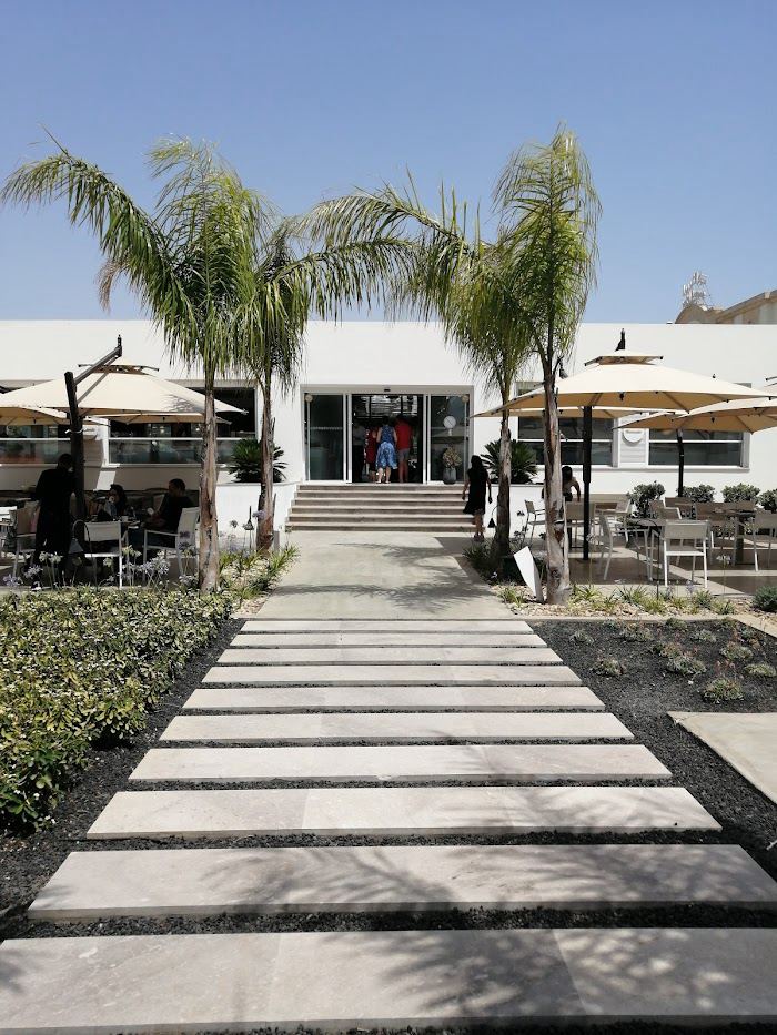 Gourmandise, terrasse et entrée