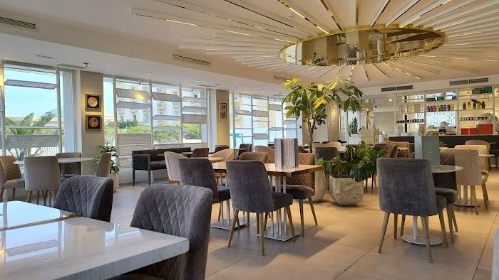 Gourmandise, salle intérieure, plafond miroir